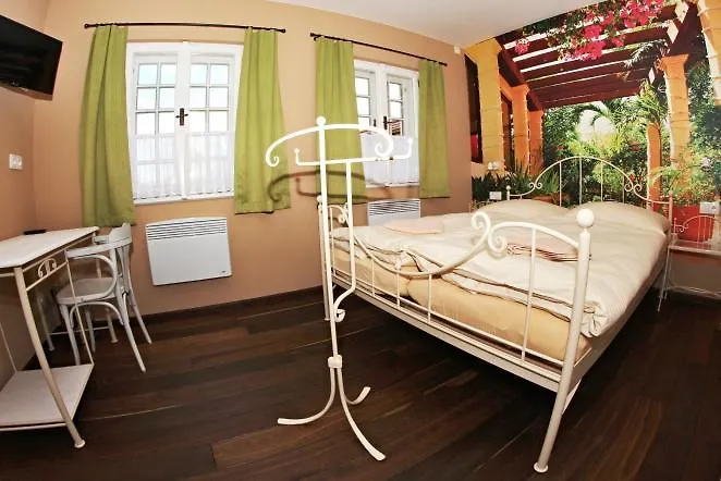Kasper Cyklopenzion Affittacamere 4*